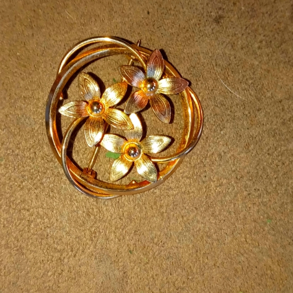 Vintage pin gold plated